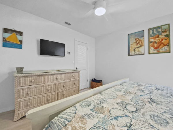 Cozy Beachside Retreat in Siesta Key