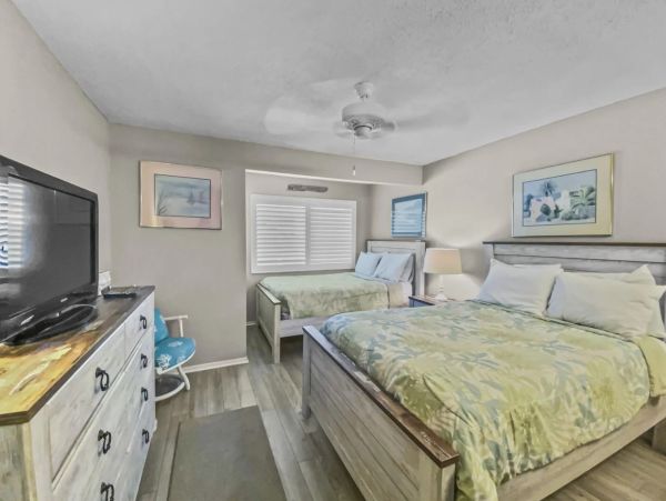 Siesta Key Beachfront Condo - 2-Bedroom Vacation Rental near Siesta Village