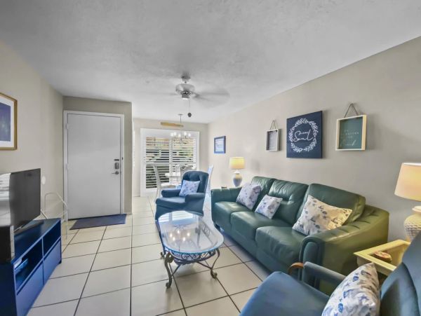 Siesta Key Beachfront Condo - 2-Bedroom Vacation Rental near Siesta Village