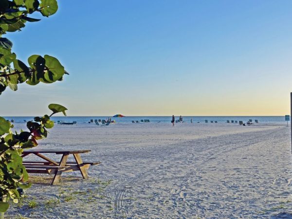 Siesta Key Beachfront Condo - 2-Bedroom Vacation Rental near Siesta Village