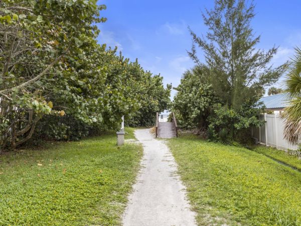 Siesta Key Beachfront Condo - 2-Bedroom Vacation Rental near Siesta Village