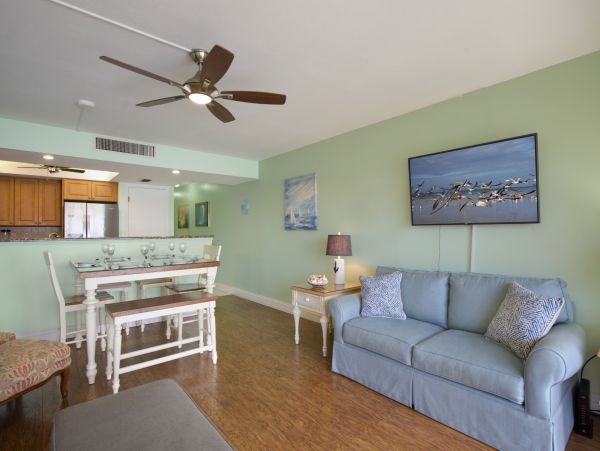 Waterfront 1 Bedroom Vacation Condo in Fort Myers