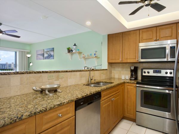 Waterfront 1 Bedroom Vacation Condo in Fort Myers