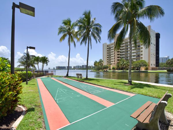 Waterfront 1 Bedroom Vacation Condo in Fort Myers