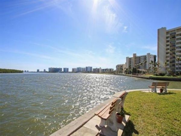 Waterfront 1 Bedroom Vacation Condo in Fort Myers