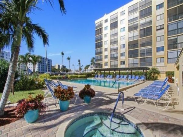 Waterfront 1 Bedroom Vacation Condo in Fort Myers