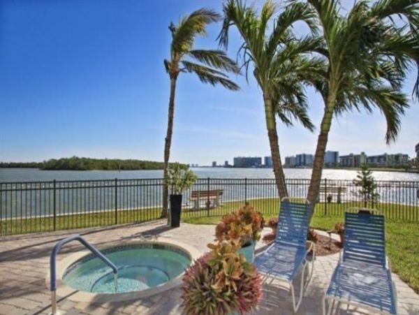 Waterfront 1 Bedroom Vacation Condo in Fort Myers