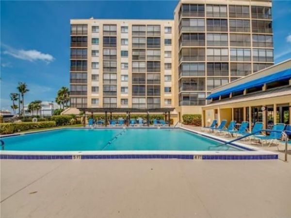 Waterfront 1 Bedroom Vacation Condo in Fort Myers