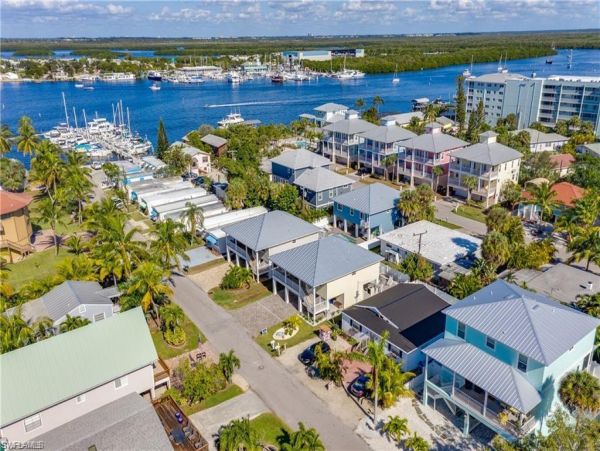 Fort Myers Home 1024556