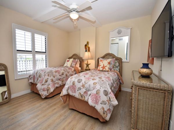 Beautiful 3 Bedroom Manasota Key Vacation Condo Ocean Views