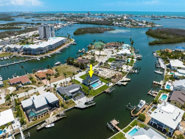 Fort Myers Villa for 8 Guests with Dock and Pool Sleeps 8