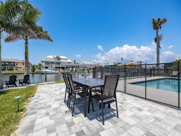 Fort Myers Villa for 8 Guests with Dock and Pool Sleeps 8