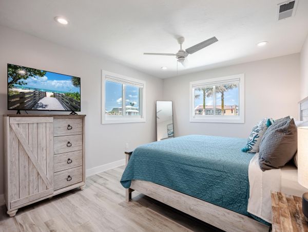 Fort Myers Villa for 8 Guests with Dock and Pool Sleeps 8