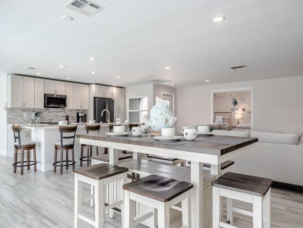 Fort Myers Villa for 8 Guests with Dock and Pool Sleeps 8