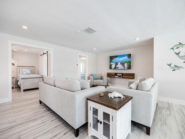 Fort Myers Villa for 8 Guests with Dock and Pool Sleeps 8