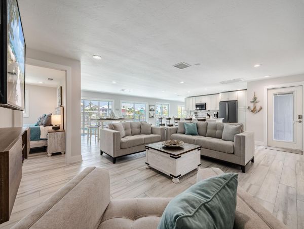 Fort Myers Villa for 8 Guests with Dock and Pool Sleeps 8