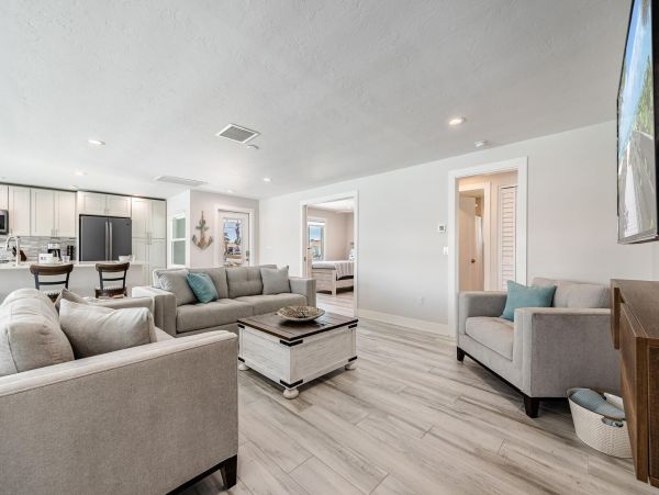 Fort Myers Villa for 8 Guests with Dock and Pool Sleeps 8