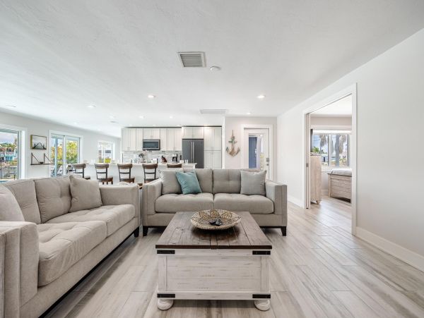 Fort Myers Villa for 8 Guests with Dock and Pool Sleeps 8