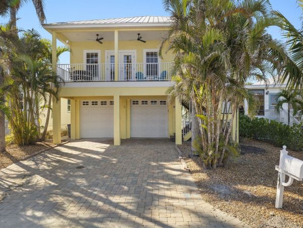 North End Fort Myers Coastal Retreat  - 3 Bedrooms Pool Home