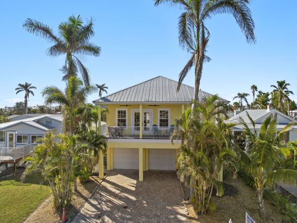 North End Fort Myers Coastal Retreat  - 3 Bedrooms Pool Home