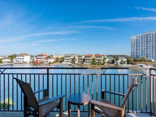 Luxury Home with Pool, Lake Views and Private Beach Access