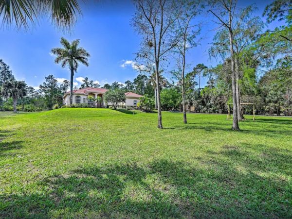 Naples Five Bedroom Luxury Vacation Rental Home