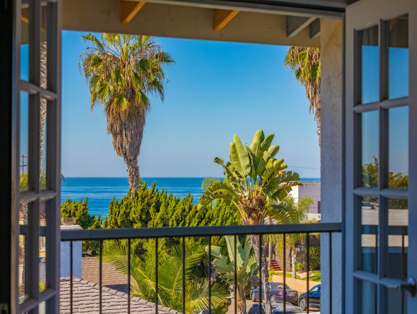 La Jolla Gem Two Min Walk to Beach Vacation Condo