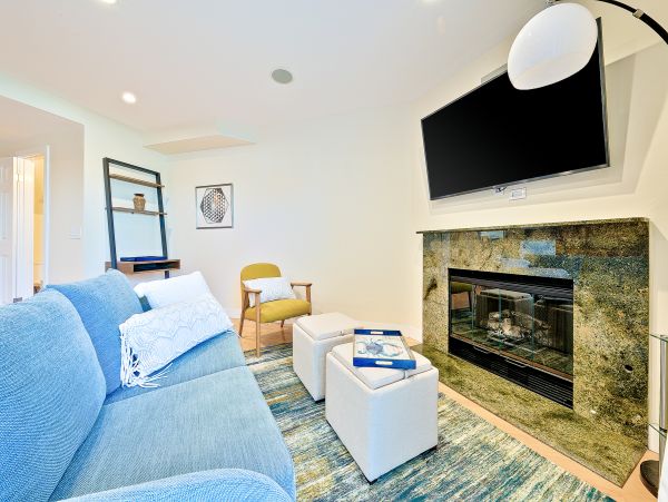 La Jolla Gem Two Min Walk to Beach Vacation Condo