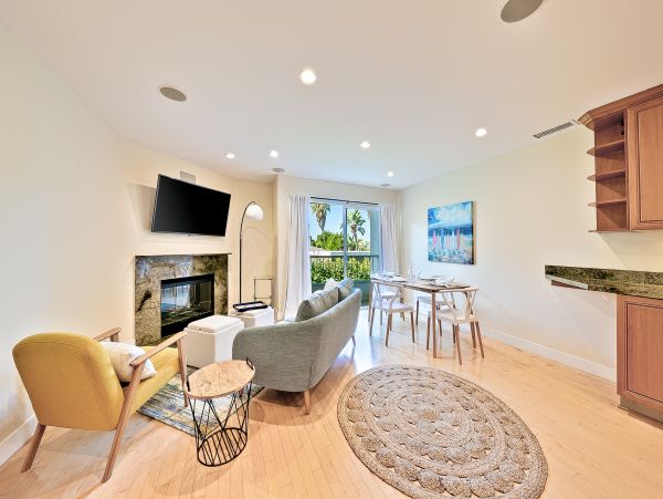 La Jolla Gem Two Min Walk to Beach Vacation Condo