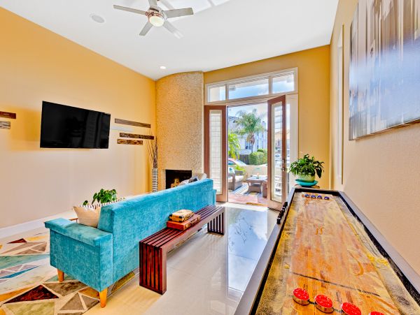 One Block From The Beach Three Bedroom Villa