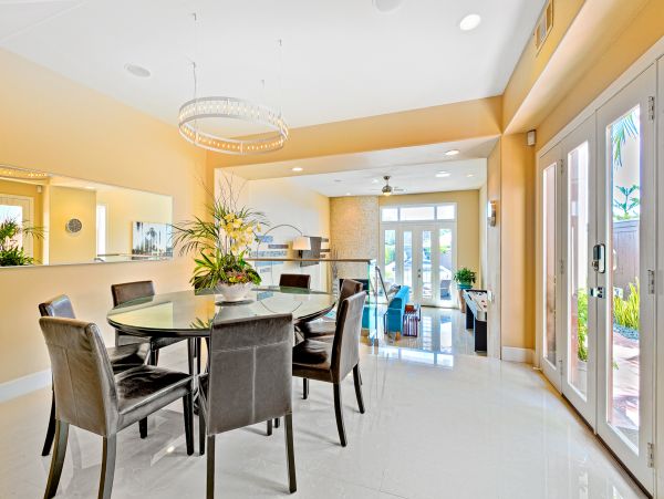 One Block From The Beach Three Bedroom Villa