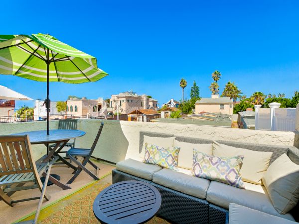 One Block From The Beach Three Bedroom Villa