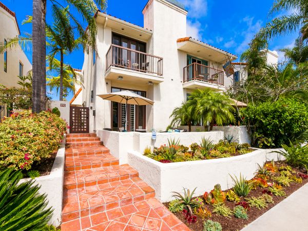 One Block From The Beach Three Bedroom Villa