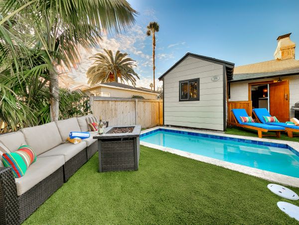 Three Bedroom Paradise With Pool, Rooftop Deck and Two Spas