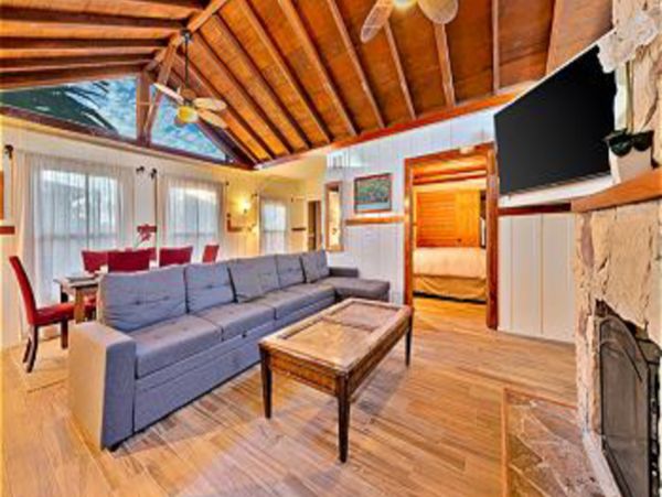 Three Bedroom Paradise With Pool, Rooftop Deck and Two Spas