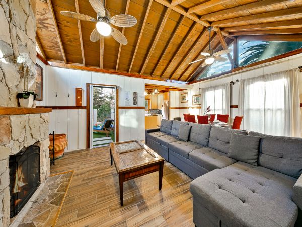 Three Bedroom Paradise With Pool, Rooftop Deck and Two Spas