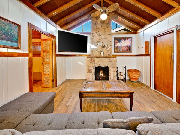 Three Bedroom Paradise With Pool, Rooftop Deck and Two Spas