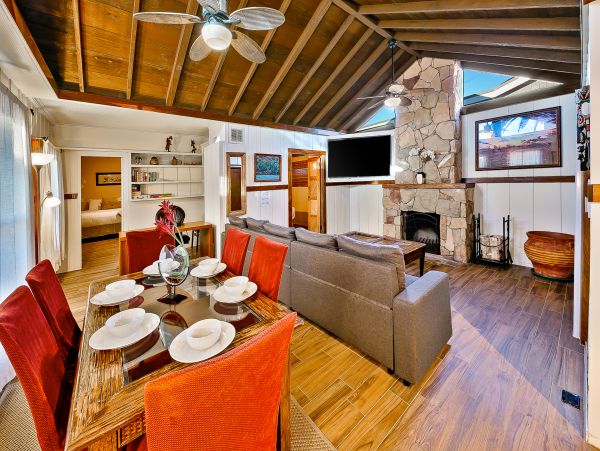Three Bedroom Paradise With Pool, Rooftop Deck and Two Spas