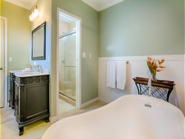 Three Bedroom Paradise With Pool, Rooftop Deck and Two Spas
