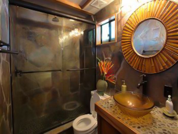 Three Bedroom Paradise With Pool, Rooftop Deck and Two Spas