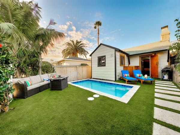 Three Bedroom Paradise With Pool, Rooftop Deck and Two Spas