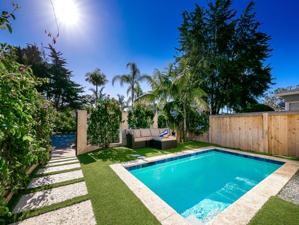 Three Bedroom Paradise With Pool, Rooftop Deck and Two Spas
