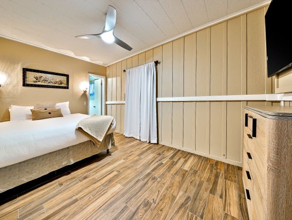 Three Bedroom Paradise With Pool, Rooftop Deck and Two Spas