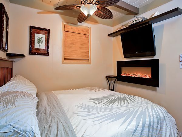 Three Bedroom Paradise With Pool, Rooftop Deck and Two Spas