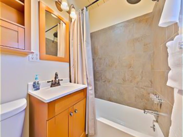 Three Bedroom Paradise With Pool, Rooftop Deck and Two Spas
