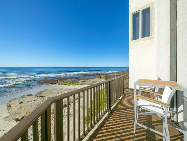 La Jolla 2 Bedroom Vacation Condo with Ocean Views Sleeps 4
