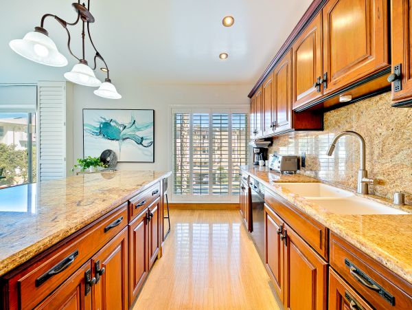 La Jolla 2 Bedroom Vacation Condo with Ocean Views Sleeps 4