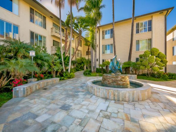 La Jolla 2 Bedroom Vacation Condo with Ocean Views Sleeps 4