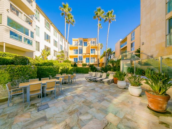 La Jolla 2 Bedroom Vacation Condo with Ocean Views Sleeps 4