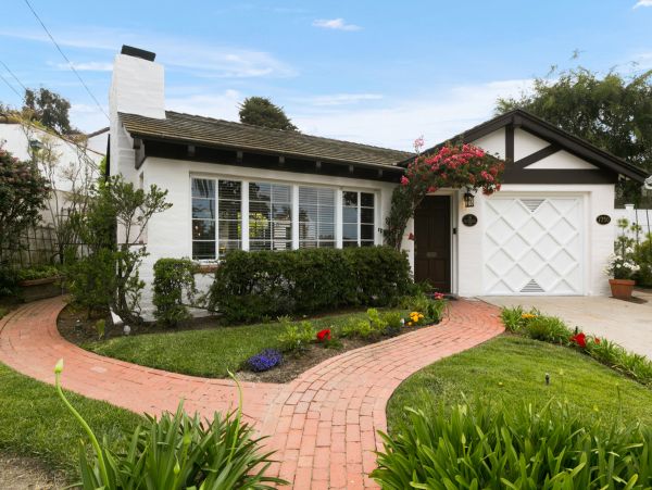 Cozy Three Bedroom Home With Private Hot Tub